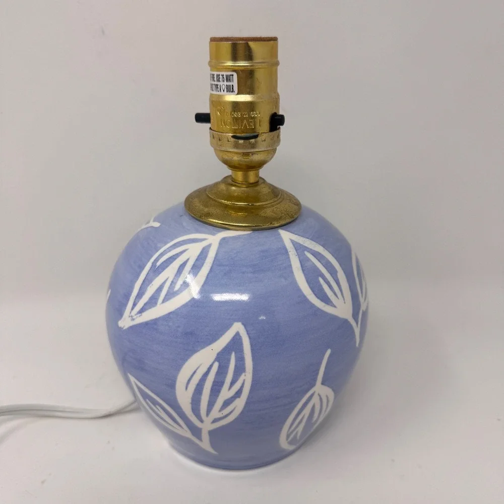 Blue & White Ceramic Table Lamp Leaf Pattern 9